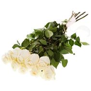9 білих імпортних троянд