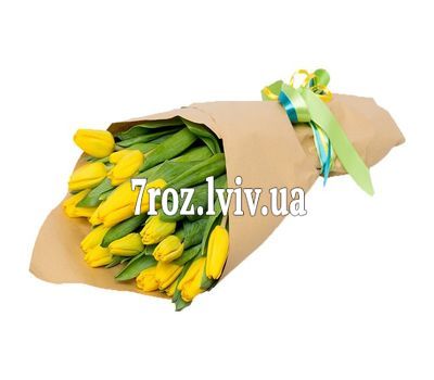 Букет із жовтих тюльпанів в папері
