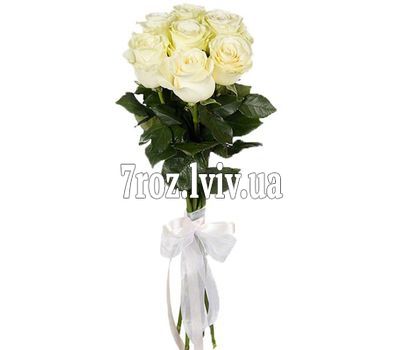 Компактний букет білих імпортних троянд