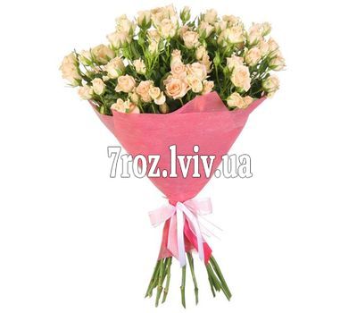 Милый букет из кустовых роз