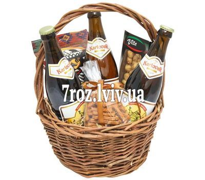 Чоловіча кошик із пивом