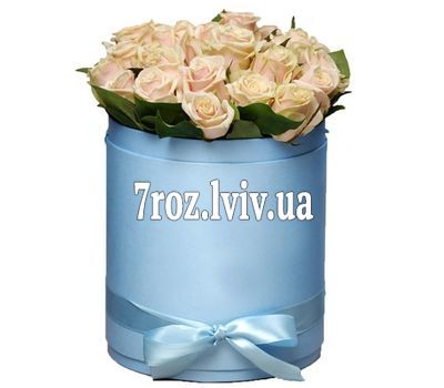 Коробка з кремових троянд