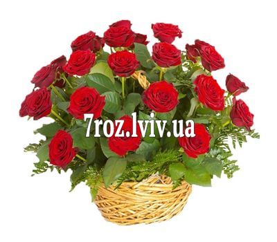 Кошик із 25 червоних троянд