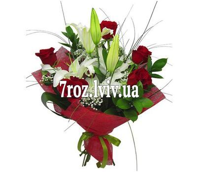Букет квітів із 4 троянд і 1ліліі