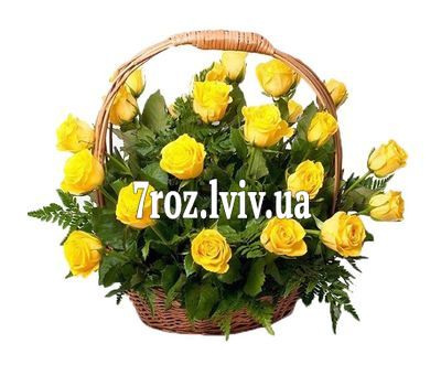 Кошик із 27 жовтих троянд c зеленню