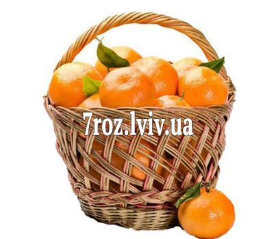 Кошик із мандаринами